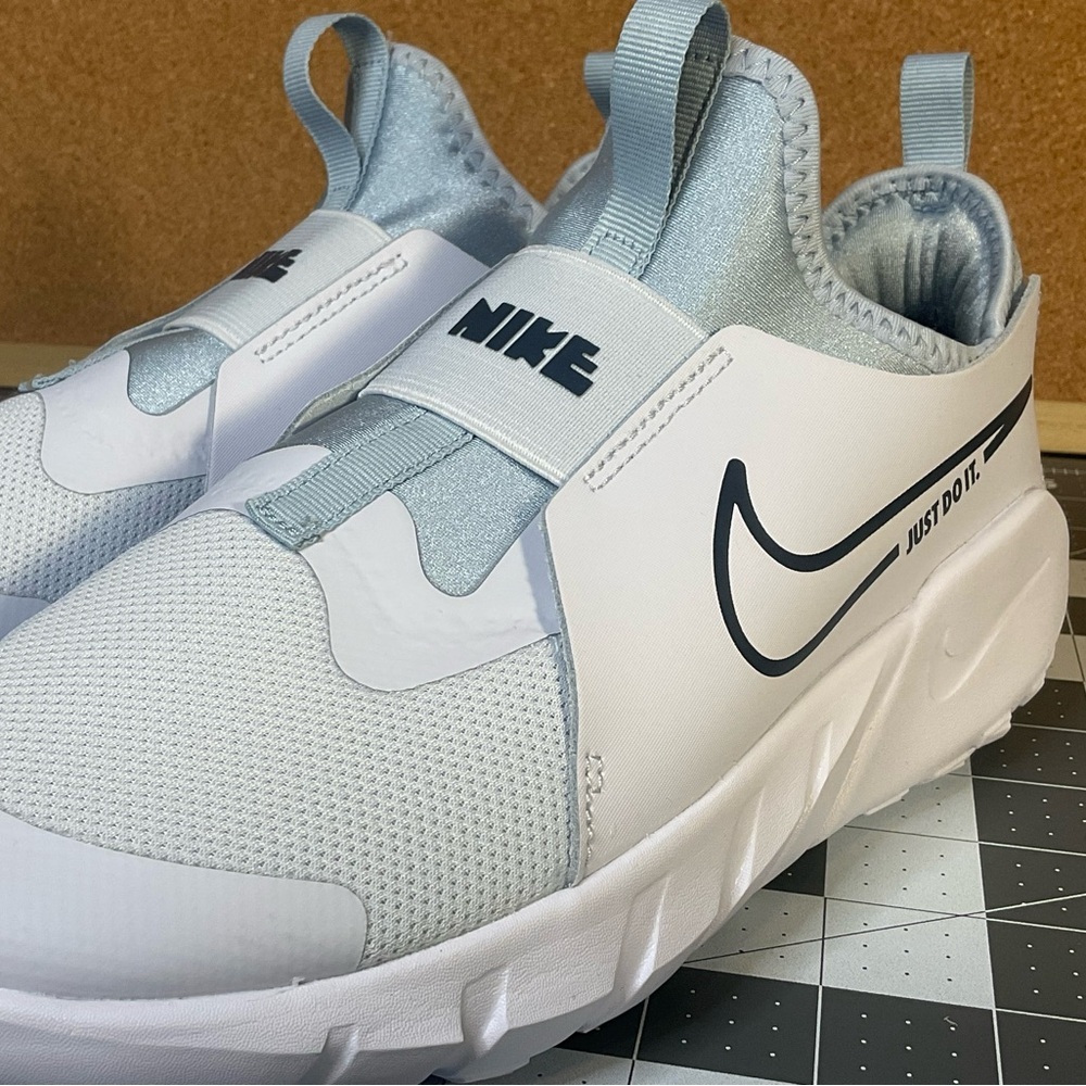 Nike flex runner 2 gs 
RARE
NWOT - Picture 7 of 10